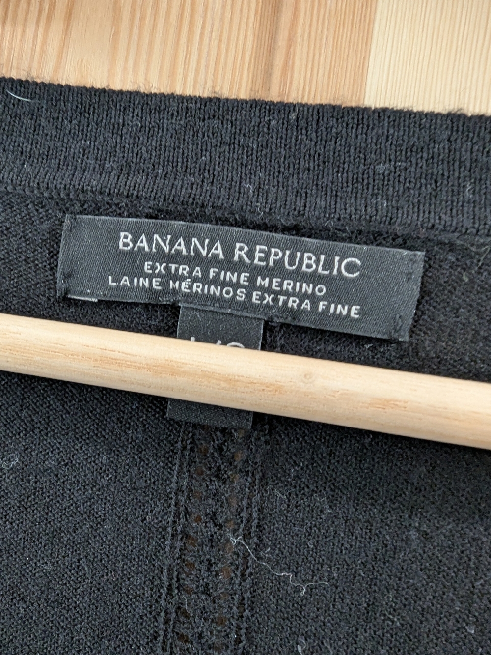 Banana Republic 100% Merino Wool V-Neck Sweater - Picture 8 of 9